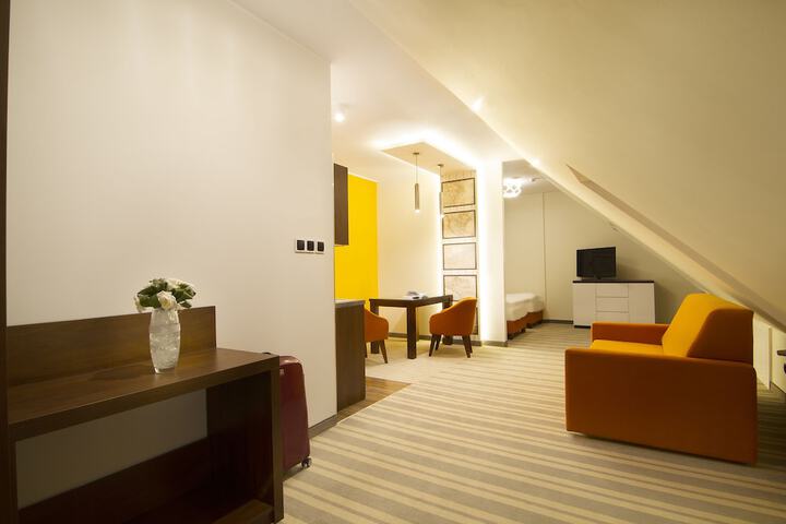 Room 7 of 68