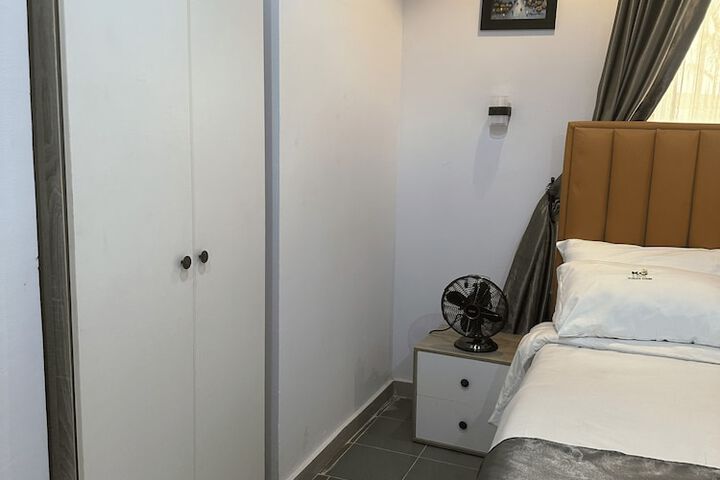 Room 7 of 11