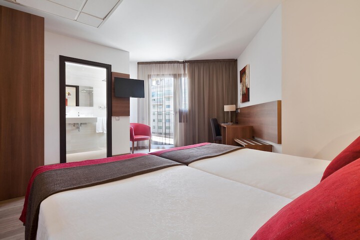 Room 18 of 118