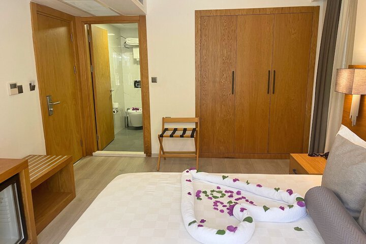 Room 8 of 48