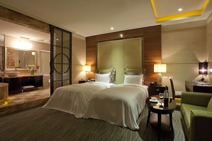 Room 10 of 30