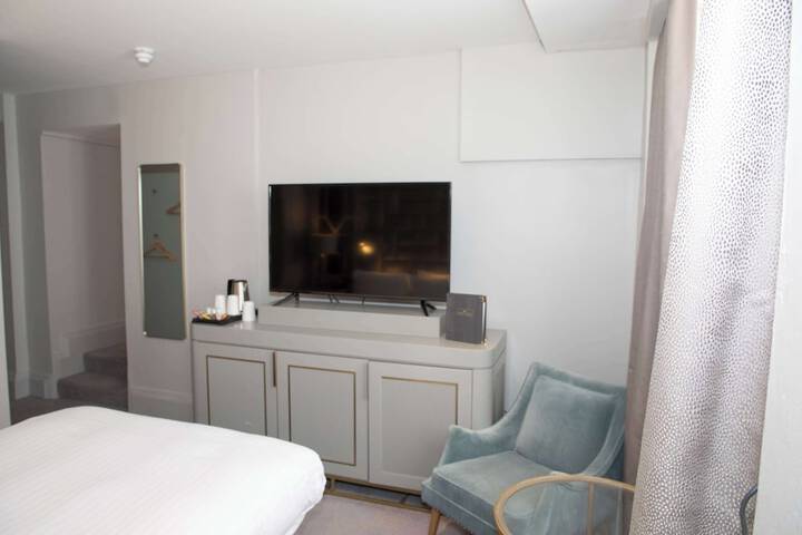 Room 22 of 136