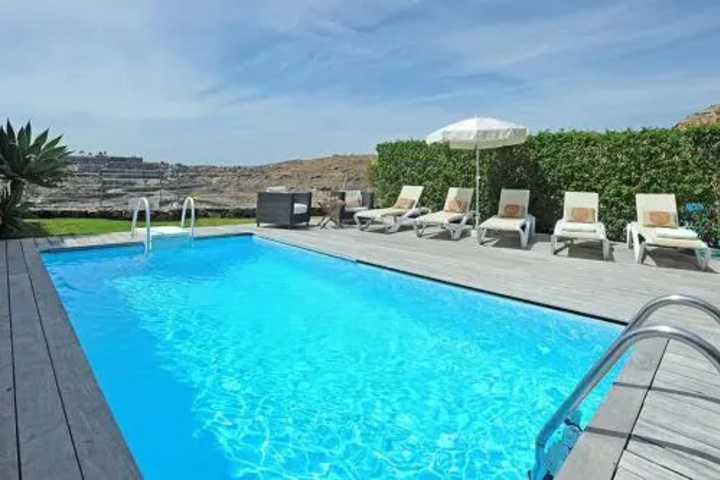 Pool 11 of 15