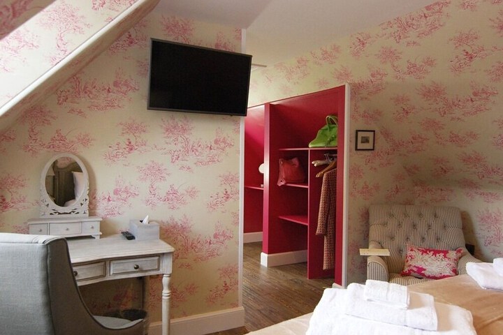 Room 12 of 140