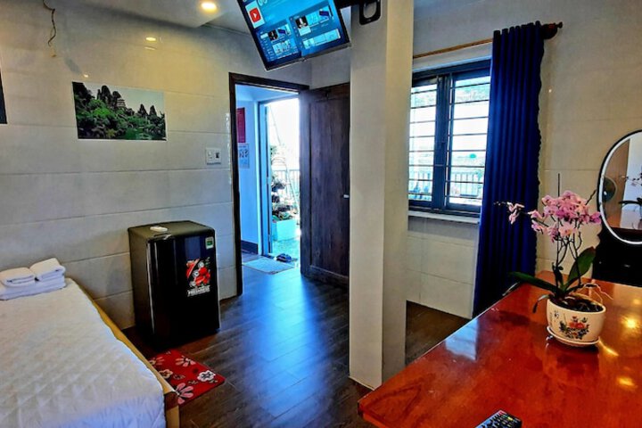 Room 5 of 73