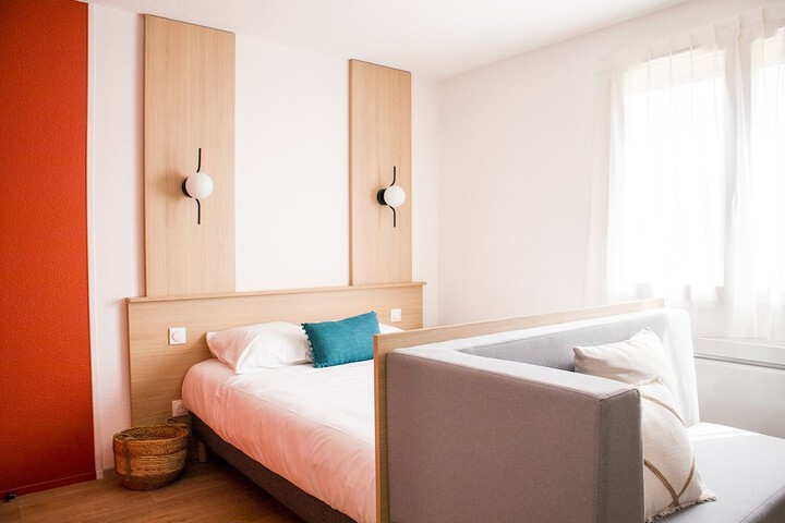 Room 10 of 18