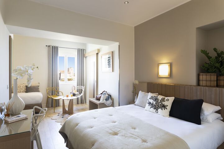 Room 4 of 74