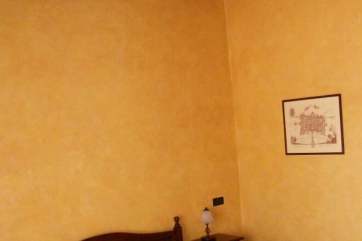 Room 4 of 32
