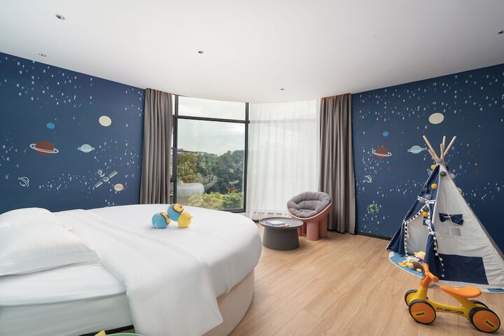 Room 29 of 143