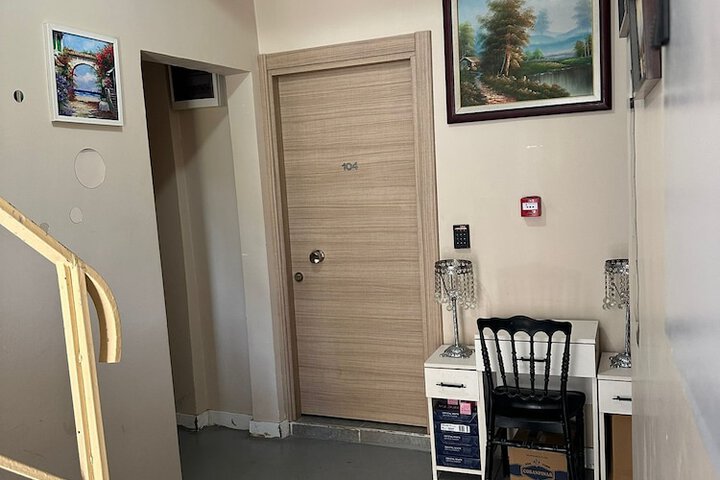 Room 11 of 27