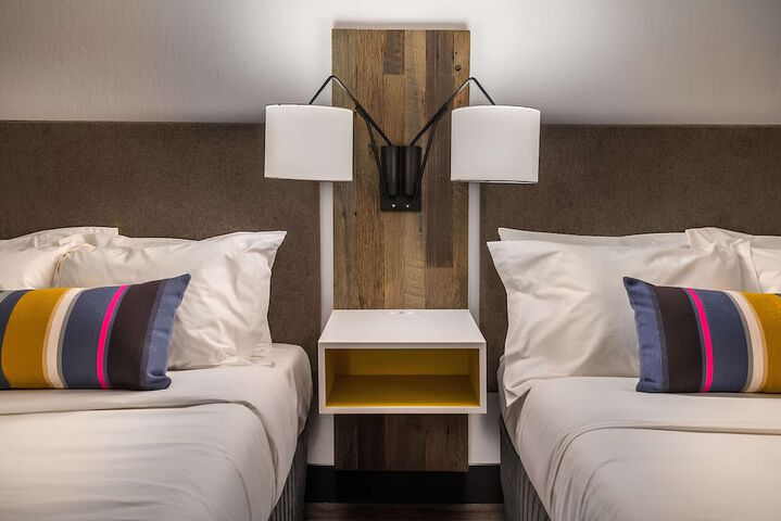 2 Queen Beds (6 of 13)