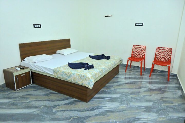 Room 12 of 38