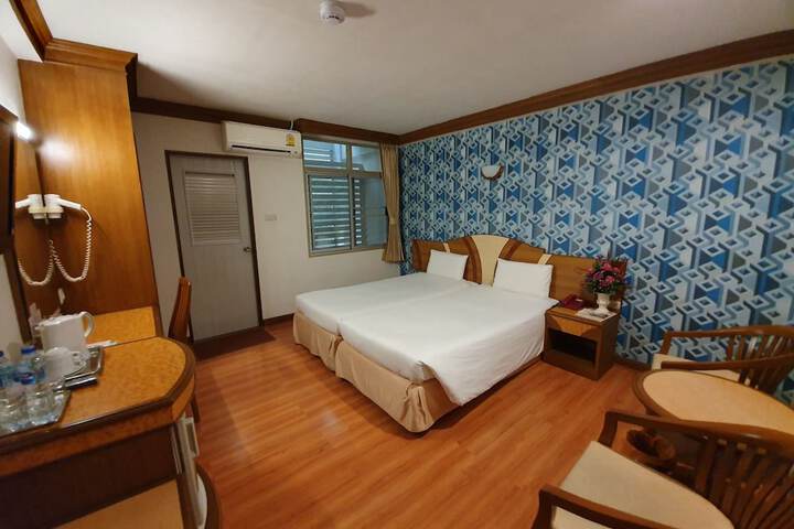 Room 9 of 48
