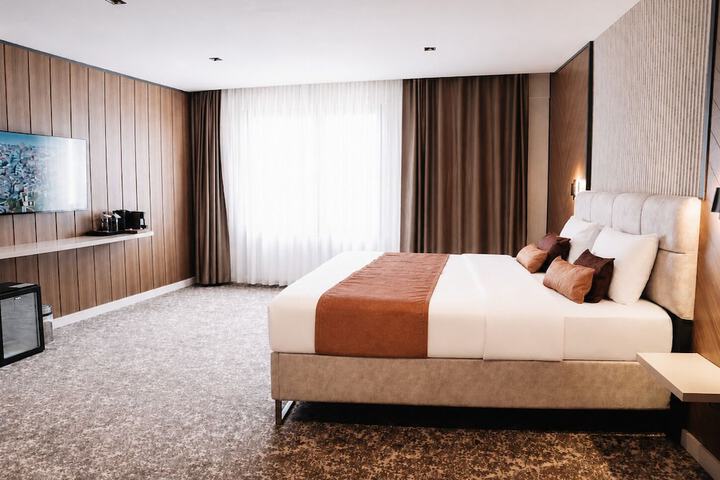 Room 3 of 9