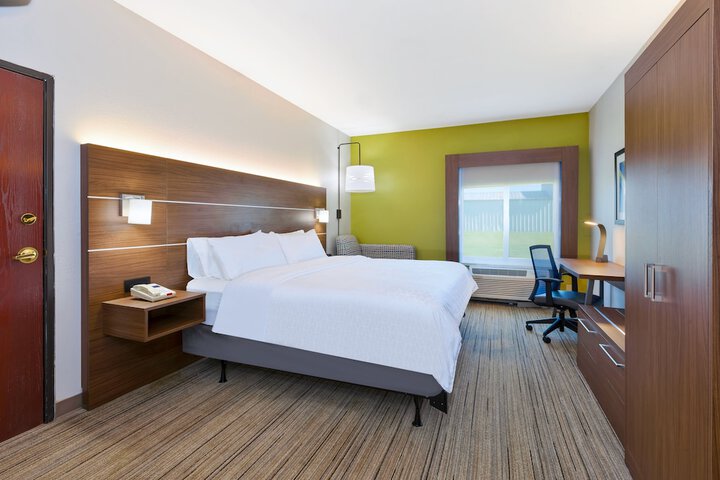 1 King Bed (8 of 12)