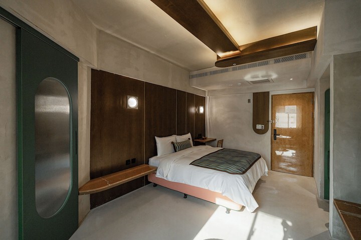 Room 47 of 199