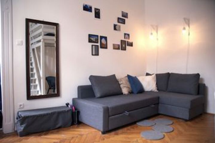 Room 7 of 11