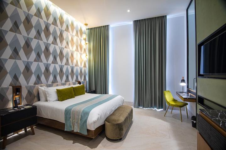 Room 10 of 84