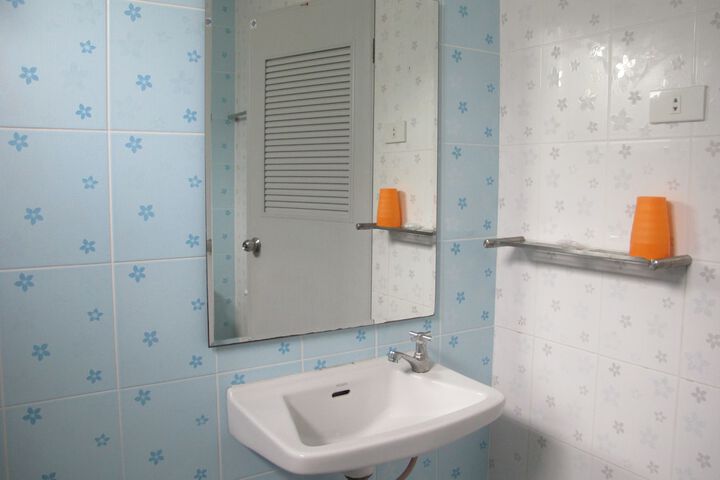 Room 15 of 33