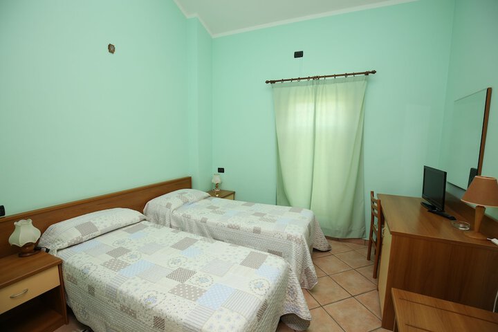 Room 4 of 52