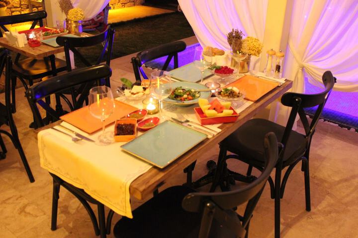 Dining 60 of 77