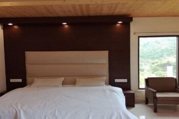 Room 10 of 12