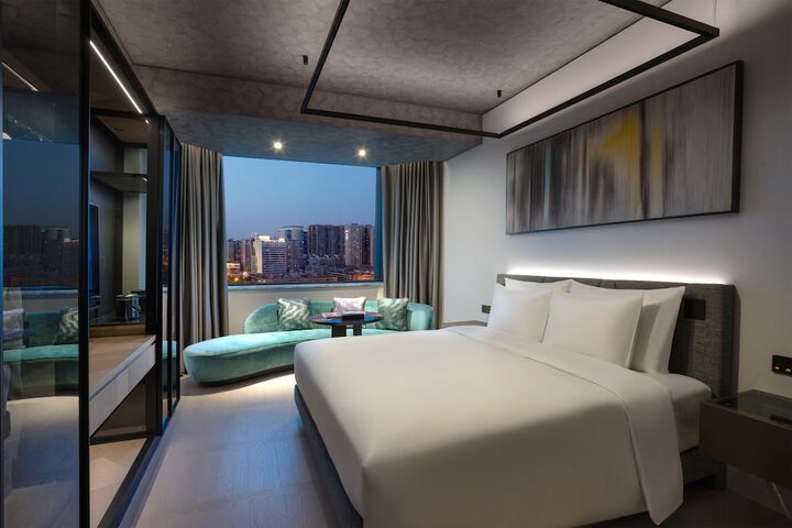 Room 44 of 225