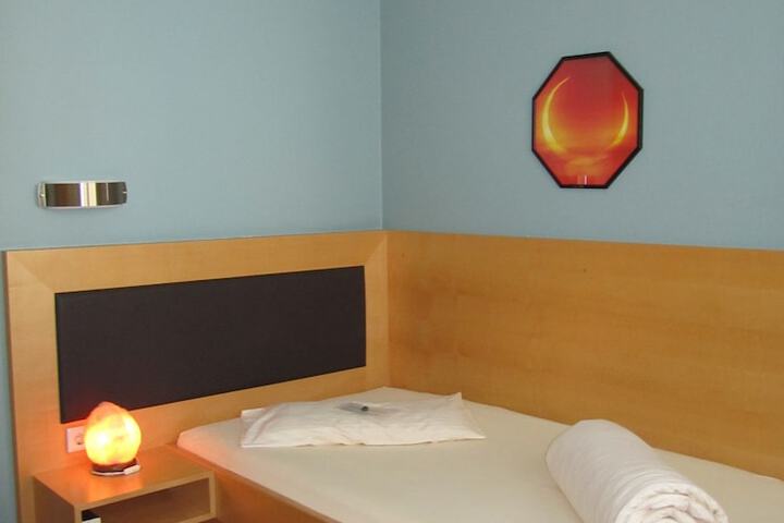 Room 16 of 39