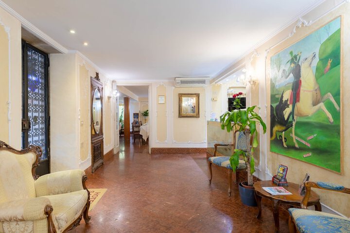 Entrance & Lobby