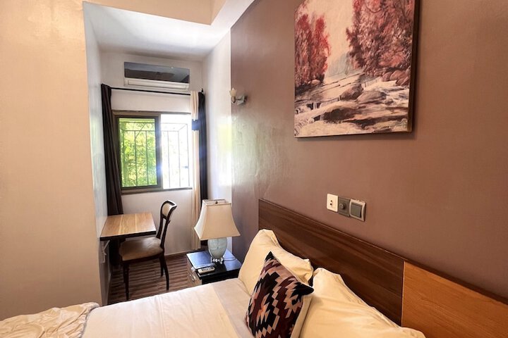 Room 38 of 137
