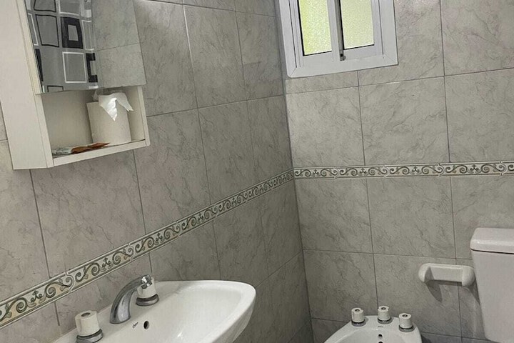 Room 9 of 12