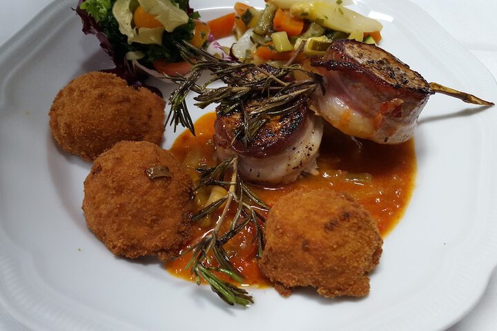 Lounge 101 of 144