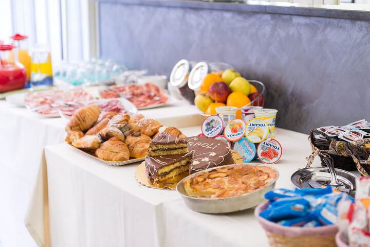 Breakfast/Coffee Service 54 of 68
