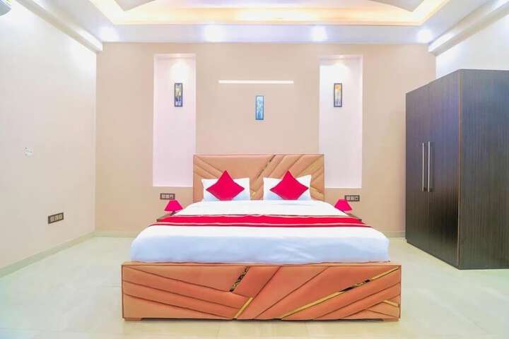 Room 3 of 10