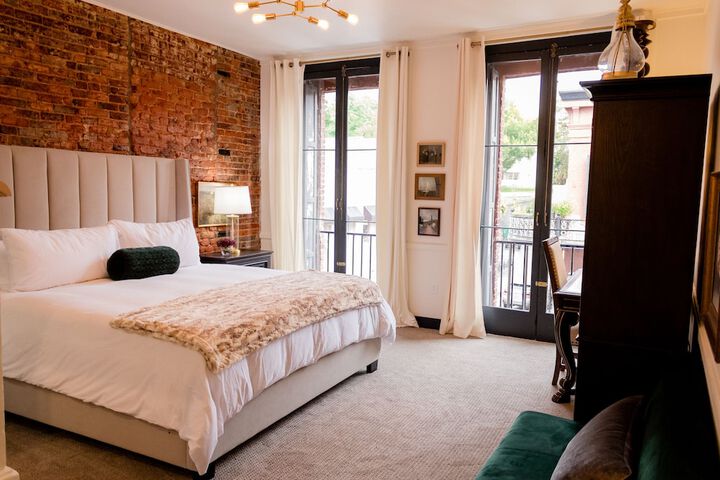 Deluxe Single Room 1 King Bed City View (28 of 30)