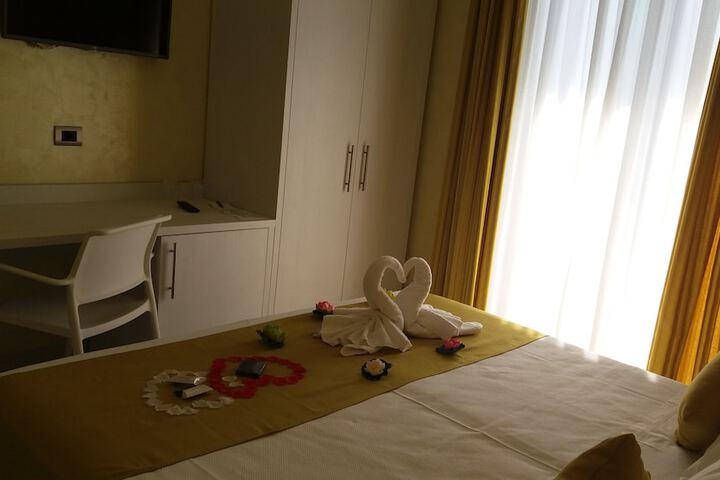Room 8 of 42