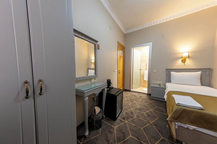 Room 44 of 77
