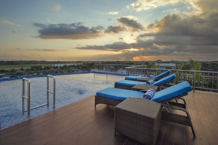 Hotel with Pool