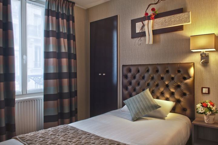 Room 5 of 52