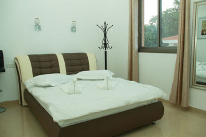 Room 8 of 32