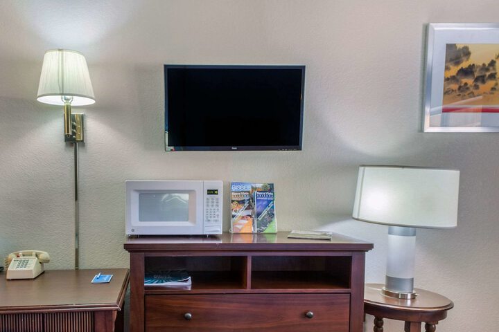 Room 9 of 42