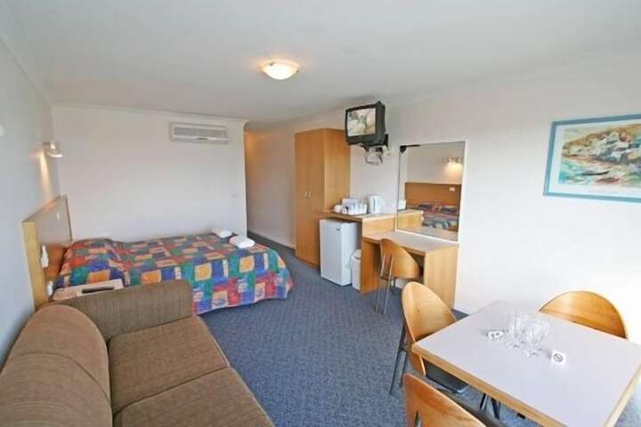 Room 13 of 36