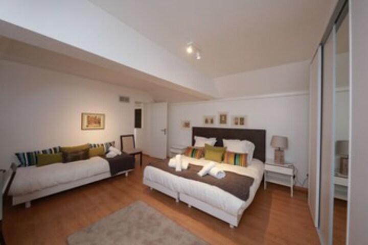 Room 12 of 16