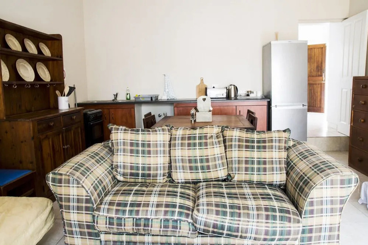 Room 2 of 6