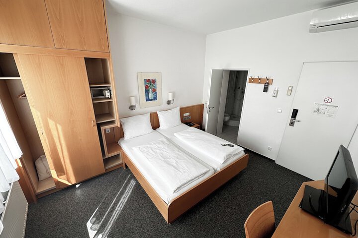 Room 21 of 49