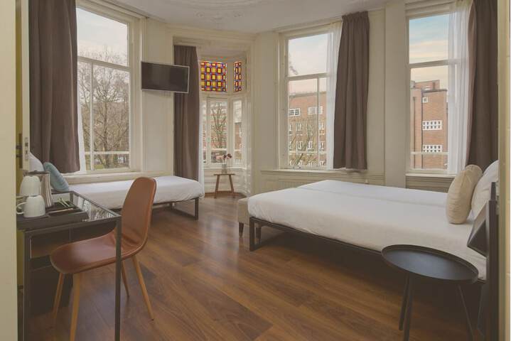 Room 53 of 110