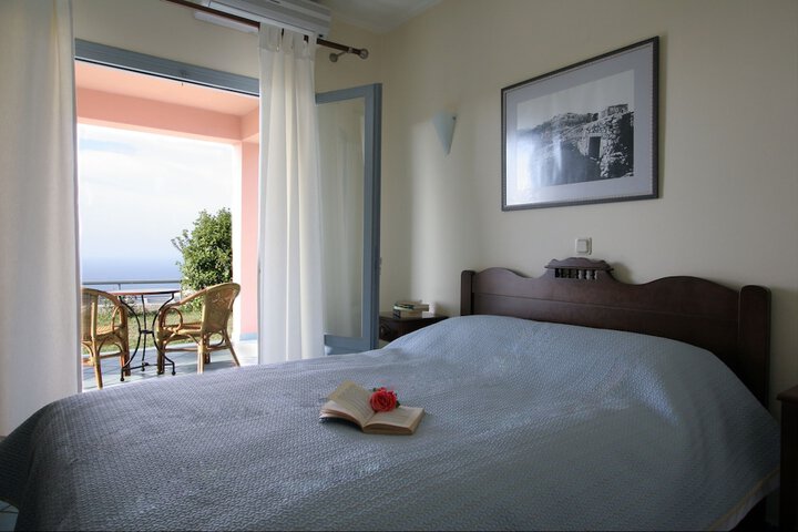 Room 3 of 70