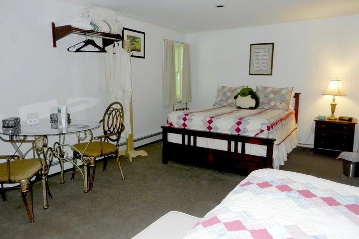 Room 8 of 9