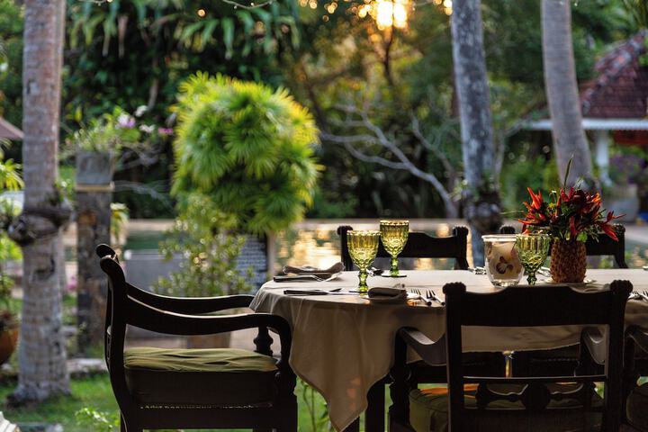 Dining 42 of 55