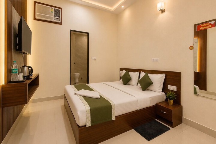 Room 8 of 28